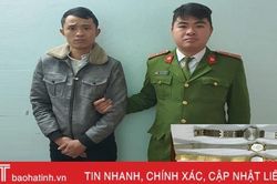Đến nhà người quen chơi, 'ôm' luôn đồng hồ đi bán