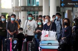 Khách du lịch Trung Quốc cố nán lại nước ngoài để tránh virus Corona
