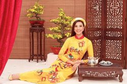 Á hậu Kim Duyên: Tôi hạnh phúc khi bố mẹ bán cơm bình dân