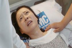 Nửa đêm không thấy vợ đâu, nhưng rồi 'chua xót' khi thấy 'nửa kia' làm hành động với con búp bê nhỏ