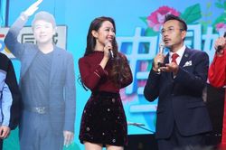 Vòng eo 53 cm của Gina Alice (vợ Lang Lãng) gây chú ý khi dễ dàng vượt qua thử thách 'vòng tay chạm rốn'