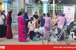 Phụ nữ Chăm tương trợ nhau vượt khó