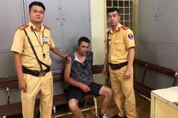 Tạm giữ nghi phạm người nước ngoài cướp tiền tại một cửa hàng