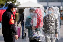 Số ca tử vong vì virus corona ở Trung Quốc vượt 1.000