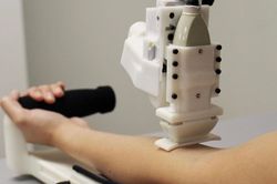 Chế tạo thành công robot lấy máu bệnh nhân