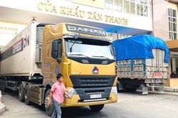 Trung Quốc lùi thời gian mở cửa khẩu: Doanh nghiệp nên xuất hàng theo đường chính ngạnh