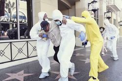 Dàn dựng cảnh truy bắt người nhiễm virus corona, YouTuber người Mỹ bị 'ném đá' không thương tiếc