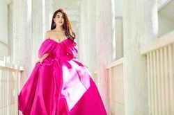 Thả dáng với váy bồng bềnh e ấp thềm ngực, Ngọc Trinh chẳng khác công chúa trong cổ tích