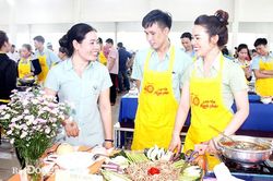 Nữ công nhân tích cực tham gia các phong trào thi đua