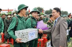 1.500 thanh niên ưu tú quê hương Ninh Bình lên đường làm nhiệm vụ bảo vệ Tổ quốc