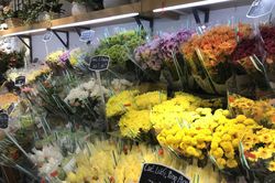 Valentine năm nay vắng bóng hoa Trung Quốc, cửa hàng lo thua lỗ
