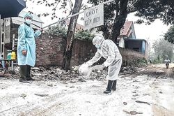 Hà Nội: Người dân tích cực tìm cách bảo vệ đàn gia cầm tại ổ dịch H5N6 ở Chương Mỹ