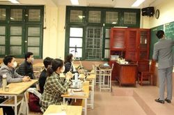 Nghỉ học phòng Covid - 19, học sinh trường Nguyễn Tất Thành vẫn 'vào lớp' đúng giờ