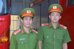 Những người lính cứu hộ quả cảm