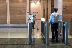 300 nhân viên ngân hàng Singapore sơ tán vì một đồng nghiệp nhiễm corona