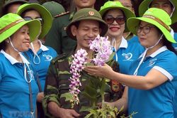 Đảo đá Long Châu rực rỡ muôn sắc hoa giữa biển khơi Tổ quốc