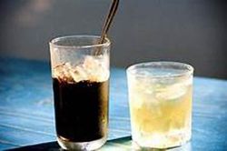 Uống nước trước hay sau khi uống cà phê là đúng nhất? nhiều người vẫn uống sai mà không biết