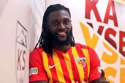 Adebayor tái ngộ Santa Cruz trên đất Paraguay