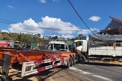 Tai nạn liên hoàn, đường Hồ Chí Minh bị tê liệt