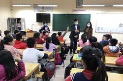 Học sinh có phải đeo khẩu trang ở trường khi đi học trở lại?