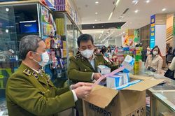 Cận cảnh 'dây chuyền' sản xuất khẩu trang y tế từ... giấy ăn bị quản lý thị trường phát hiện