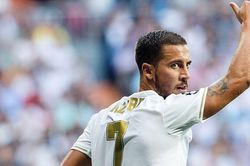 Hazard cứa lòng thành bàn khiến Ramos ngỡ ngàng