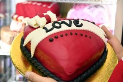 Hình ảnh thế giới ngập bánh và hoa chào đón ngày lễ tình yêu Valentine