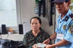 Bảo vệ bệnh viện trả lại 100 triệu người thăm bệnh đánh rơi