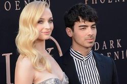 Sophie Turner mang thai con đầu lòng