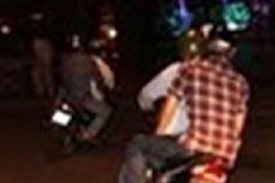 Giả công an cướp xe người đi đường lúc nửa đêm
