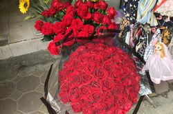 Hoa 'vĩnh cửu' tiền triệu đắt khách dịp Valentine