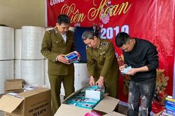 Hà Nội: Phát hiện lô khẩu trang kháng khuẩn làm từ... giấy vệ sinh