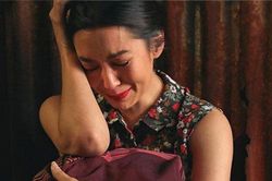 Về nhà vào đêm muộn, thấy con đang ngủ gục ở một góc nhà, tôi nuốt nước mắt chấm dứt cuộc hôn nhân đọa đày