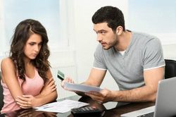 Phát hiện tôi lập quỹ đen, chồng một mực đòi ly hôn