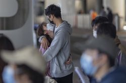 Muôn vẻ chuyện tình yêu giữa thời virus corona