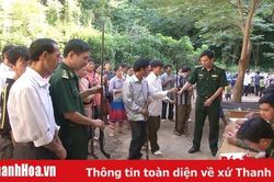 Vận động nhân dân giao nộp 96 khẩu súng các loại