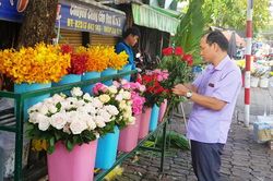 Thị trường hoa Valentine vắng khách vì Covid-19