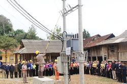 Bản Cang có điện lưới quốc gia