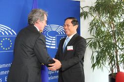 Báo nước ngoài nhìn nhận thế nào việc EU thông qua hiệp định thương mại với Việt Nam?