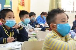 Bộ Y tế: Giáo viên, học sinh đến trường học không cần phải đeo khẩu trang