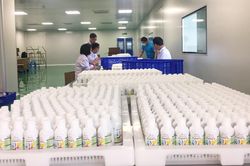 Sản xuất gel rửa tay sát khuẩn nhằm kéo giá thị trường xuống