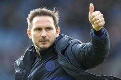 Chelsea cần thuyền trưởng Lampard vững tay chèo