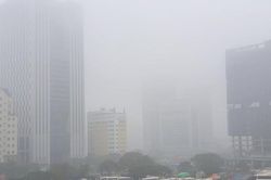 Hà Nội chìm trong sương mù 'đặc quánh' như Sa Pa: Bình thường hay bất thường?