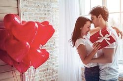 Lý do các cặp đôi Indonesia bị cấm mừng lễ tình nhân