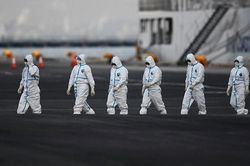 TQ báo cáo nhầm số ca tử vong vì Covid-19, NB cho người đang cách ly lên bờ