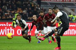 Cristiano Ronaldo lập công, Juventus thoát thua trước AC Milan