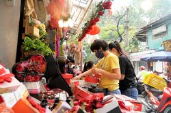 Thị trường quà tặng ngày Valentine ảm đạm vì dịch COVID-19