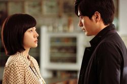 Nửa đêm tỉnh giấc, thấy vợ 'hành động lạ' trong nhà vệ sinh, tôi lạnh người vì kinh hãi