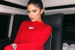 Kylie Jenner, Ngọc Trinh khoe vóc dáng tuyệt mỹ với bodysuit rực rỡ ngày Valentine