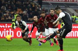 Cristiano Ronaldo lập công, Juventus thoát thua trước AC Milan